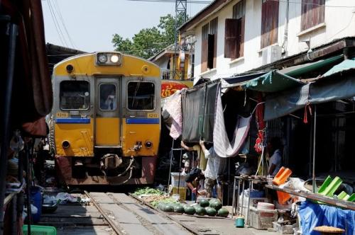 Maeklong Railway Market